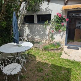 Mende में, होटल Studio avec jardin et parking proche du centre