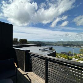 Leilighet med fantastisk utsikt, hotel v destinaci Lyngdal