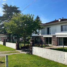 Ongi Etorri Chez les Ch'tis Chambre d hôtes: Saint-Jean-le-Vieux şehrinde bir otel