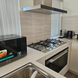 Cozy and Compact Holiday and Business Home, hotel in Baldivis