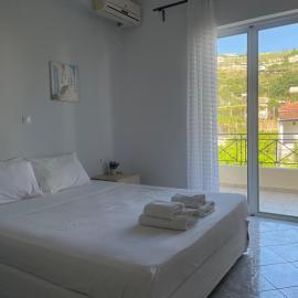 Marina Apartaments, hotel di Himare