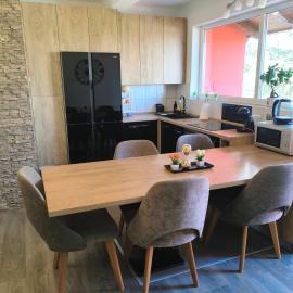 Apartment Cedar and secure parking near the airport Zagreb - Park4youZagreb, hotel u gradu Ščitarjevo