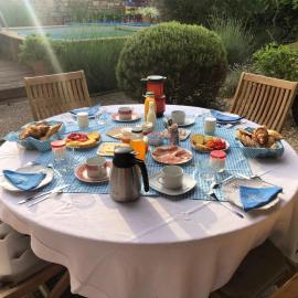 Saint James House, hotel em Pons