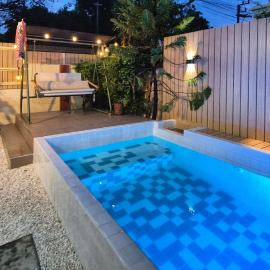 Japanese style plunge pool Villa in Si Racha, hotel u gradu Si Racha