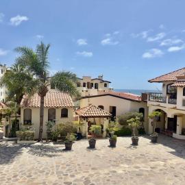 Puerto Nuevo Surf Casita de Mimbre 1BR with pool: Raulis'te bir otel