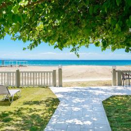 Opalium Beach Front Suites، فندق في بوتوس