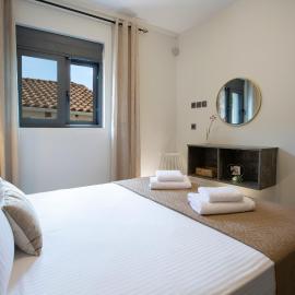 Staianna Suites - Stylish Suite Myrtia