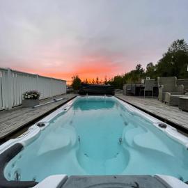 Summer villa with heated pool 50 min from Bergen, מלון 