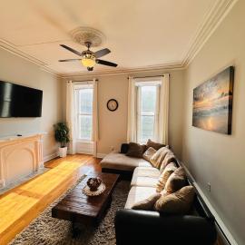 Charming, Spacious Apartment Downtown Albany