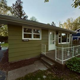 Chic Dunes Cottage with HOT TUB near Warren Dunes, ξενοδοχείο σε Tower Hill Shorelands