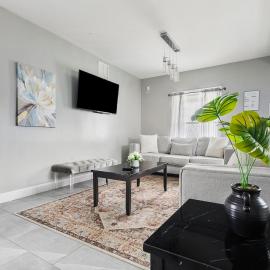 Lovely 4BR Near the Falls and Casino, hotel v destinaci Niagara Falls
