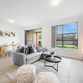 Entire home in Austral, Australia, hotell i Austral