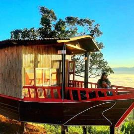 Rock Paradise Resort, hotel in Māhmuam