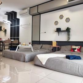 TR12 tulip elmina 5pax Big cinema movie 1 free parking