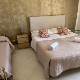 Nina apartament Giardini Naxos con posto auto, hotel a Giardini Naxos