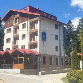 The Lodge Hotel, готель у місті Боровец