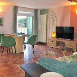 Lakefront 1BR Lake Garden Access, hotel u gradu Cima