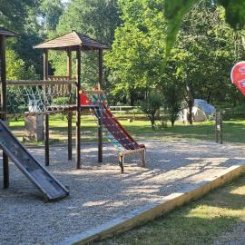 Emplacement tente, caravane 120 m2, Camping Beaussement, hotel in Chauzon