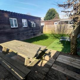 Chalet au cœur de la foret de Rambouillet โรงแรมในLes Bréviaires