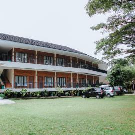 Saung Dolken Syariah Resort & Hotel, hótel í Sukaraja