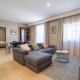 3BR Designer Stay with Outdoor Space, WIFI & AC by 360 Estates, hotel din Taʼ Penza