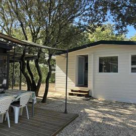 Mobil-home sud ardeche 6 personnes avec clim, hotel in Orgnac-lʼAven