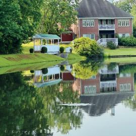Entire 4BR Lakeview Home with Parking Fast Wi-Fi Conyers