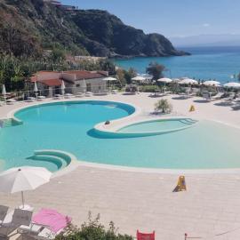 Villaggio Quattro Scogli, מלון בקאפו ותיקנו