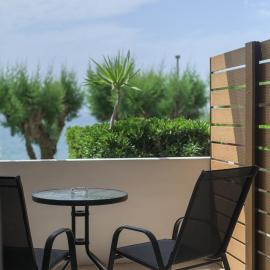 Sole e Mare A1 Beachfront Sea View Apartment, Hotel in Koutsourás