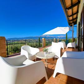 Characteristic restored farmhouse with 360 degree views