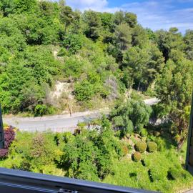 Private Room-3 in HANNANA Apartment- 2 min walk To Tram 12 min to Nice train station 15 min to Massena Place, hotel u Nici