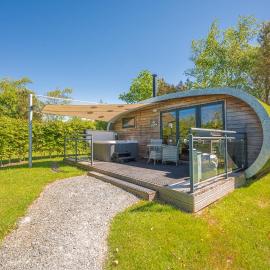 Spring Wood Luxury Pod with Hot Tub at Fell View Park Kirkby Lonsdale, hotel en Casterton