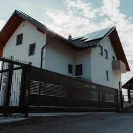 Apartmaji Laznik, hotel u gradu Ljubno