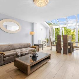 3-Bed Greenhithe Retreat Garden near Bluewater, Hotel in Stonewood