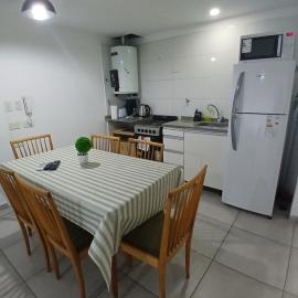 Apartamento LH Cómodo y moderno Cerca del aeropuerto Ezeiza ex fader, hotel in Luis Guillón
