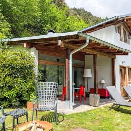 Chalet Ai Grecc by Interhome, hotel v destinaci Molina di Ledro