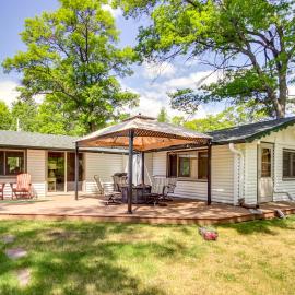 Near Golf & Lake: Breezy Point Resort Log Cabin, hotel a Pequot Lakes