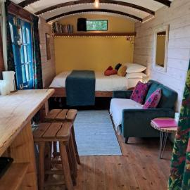 Hilltop Train Carriage with a View, hotel in Machynlleth