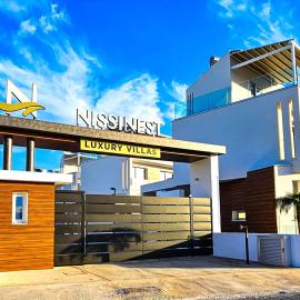 Nissinest Luxury Villas, hotel in Ayia Napa