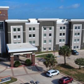 La Quinta by Wyndham Pearsall, hotell sihtkohas Pearsall