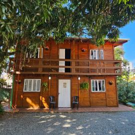 Residencial Recanto Paraíso BC - Chalé da Árvore, hotel u gradu 'Balneário Camboriú'