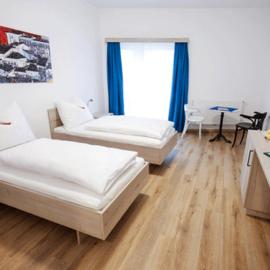 TPE Arena - Zimmer am Ebersdorfer See, хотел в Obergrafendorf