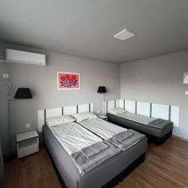 Стаи за гости Villy, Hotel in Kasanlak