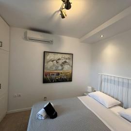 Portfront Neoclassic Lavrio House, hotel din Laurium