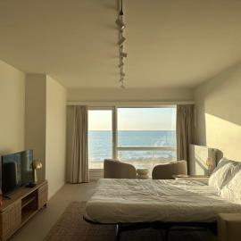 STUDIO MER OOSTENDE - met prachtig zeezicht!, hotel sa Ostend