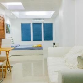 Studio in townhouse with private bath room and kitchenette, hotel in Amphoe Phra Khanong