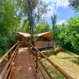 Glamping Serraiola Alta, hotel i Frassine