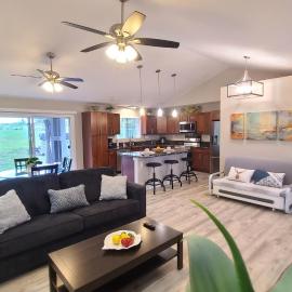 Luxury 800 Sq Ft 1 bedroom Suite Full Large Kitchen Free Laundry, hotel a Keaau