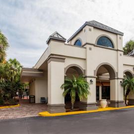 Days Inn & Suites by Wyndham Orlando Airport, hotel em Orlando