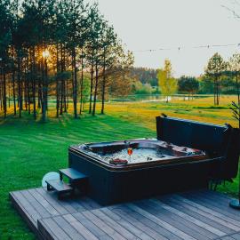 Baldones dabas retrīts - Exclusive holiday house near Riga jacuzzi sauna extra cost, hotel in Pulkarne